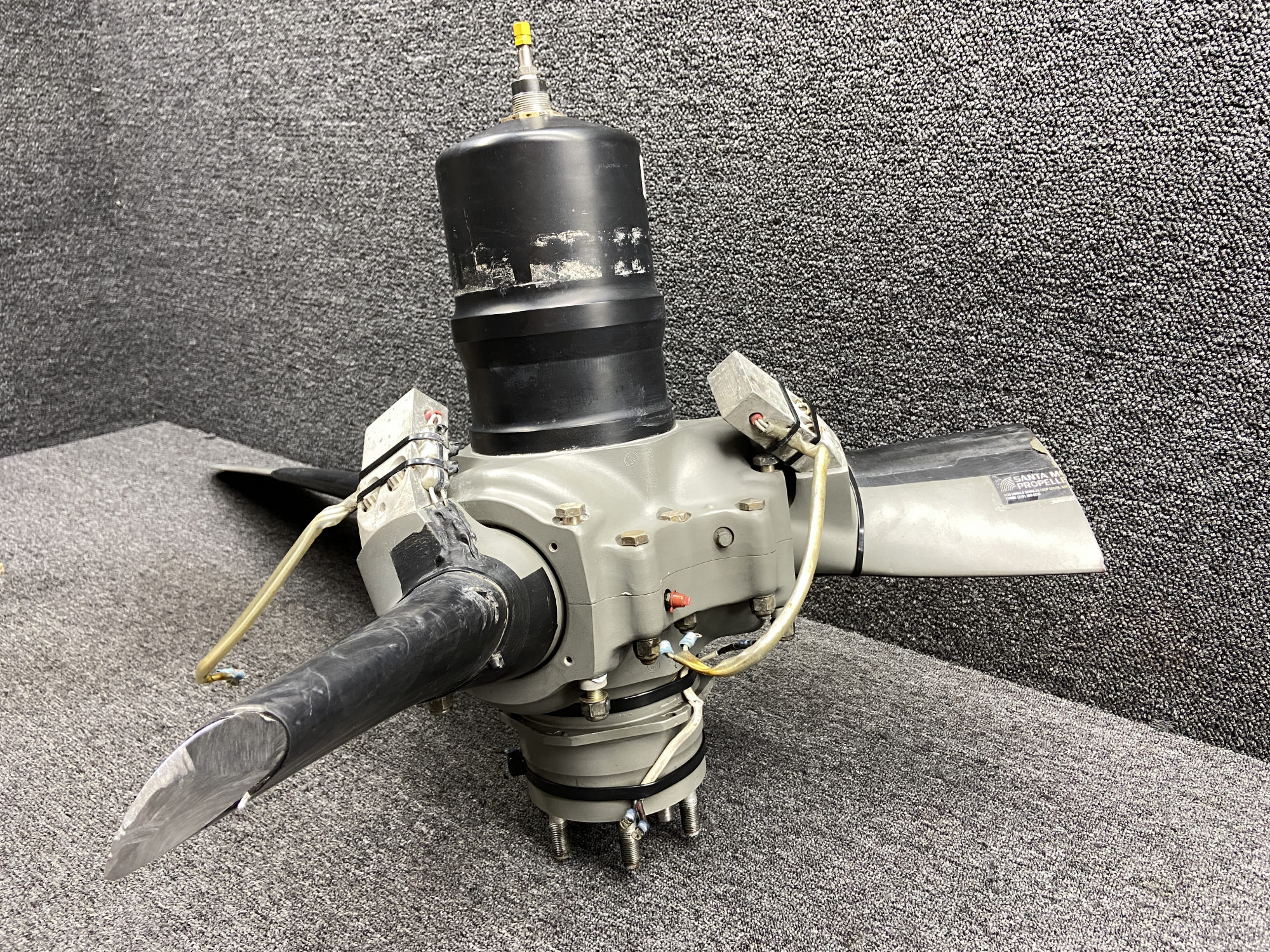 PHC-J3YF-2UF Hartzell Three Blade Propeller Hub Assembly with