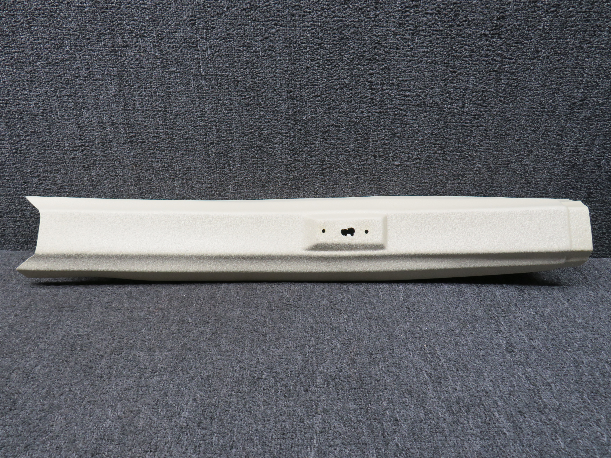 クリシュナ K5119102-8 Cessna 414 Plane Plastics Center Windshield Trim