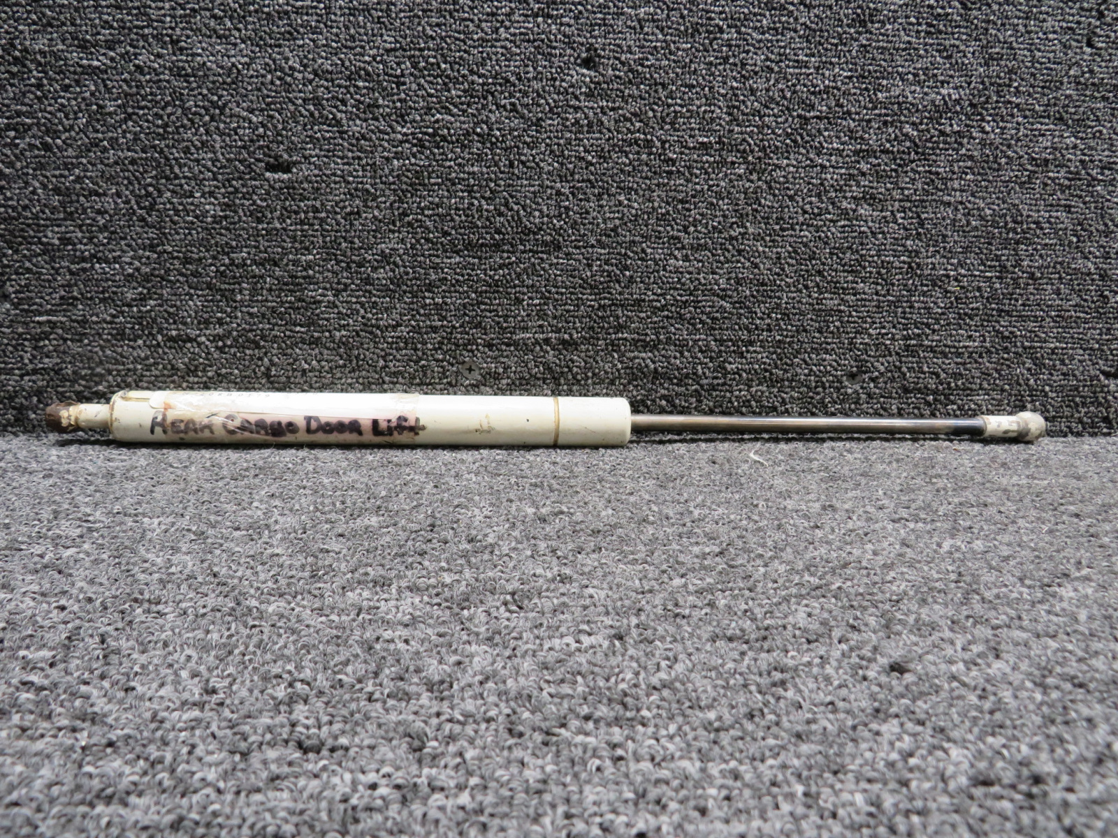 New Southページ 5211369-9 Cessna 208B Cargo Door Gas Spring Door Extender Assembly