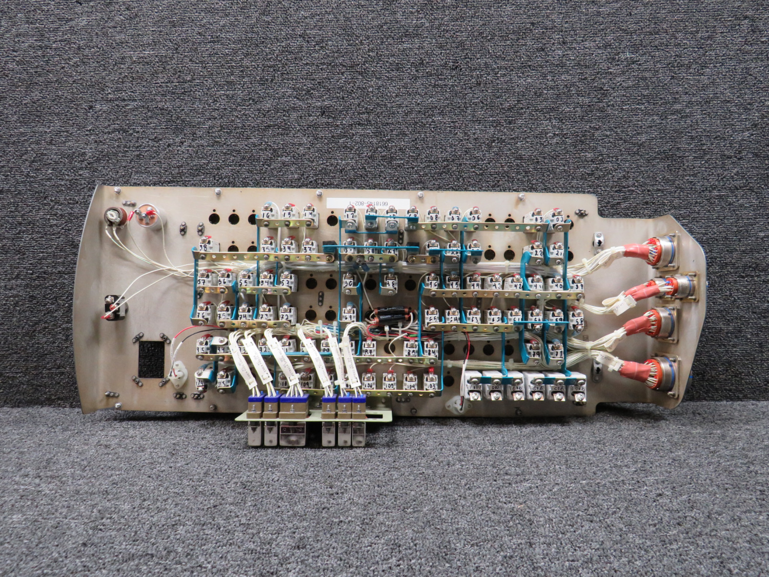 c188 c192セット 6618148-1 Cessna 560XL Citation XLS+ Left Circuit Breaker-Panel Assy