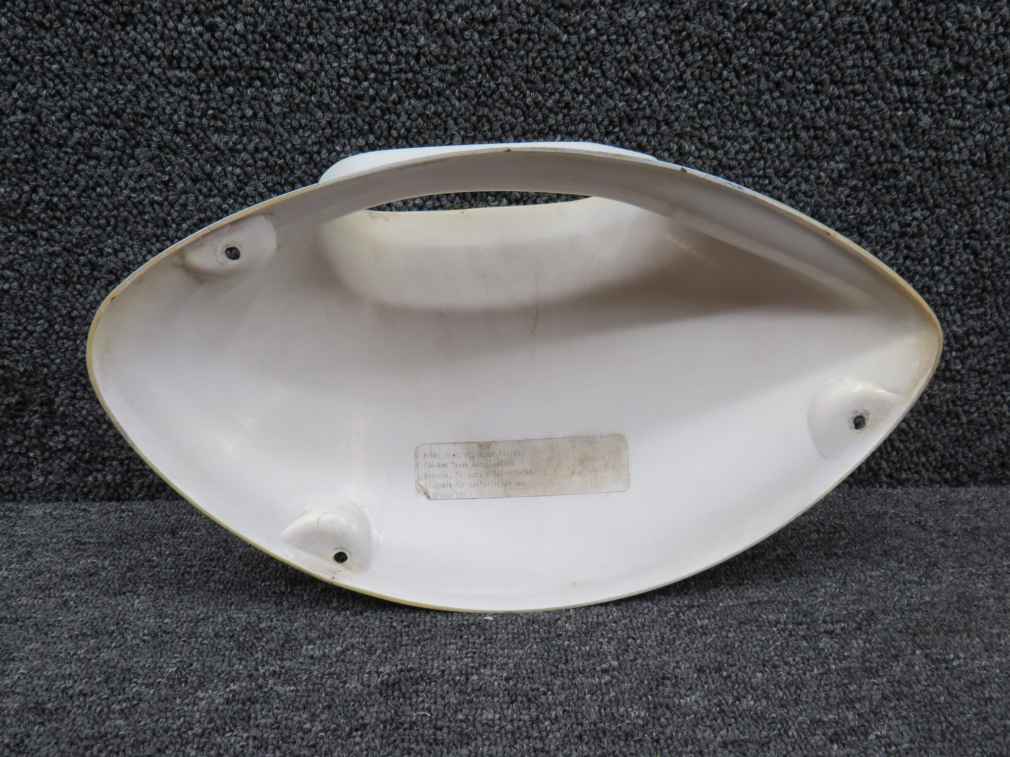 0723612-4 Texas Aeroplastics Cessna 182M Lower Wing Strut Fairing RH