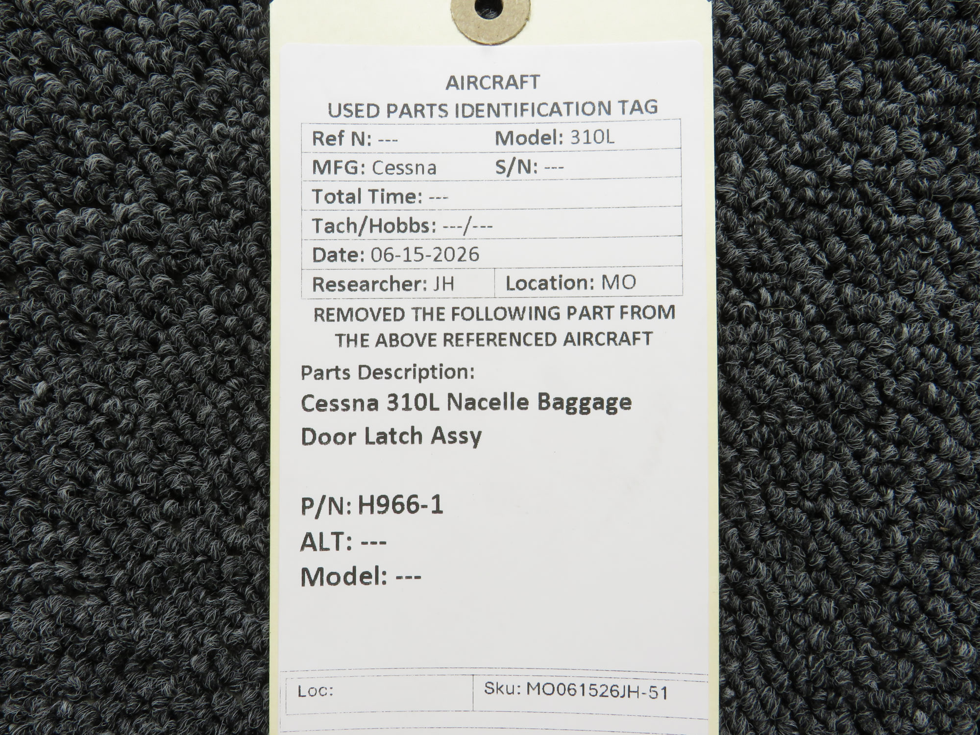 H966-1 Cessna 310L Nacelle Baggage Door Latch Assy For Sale