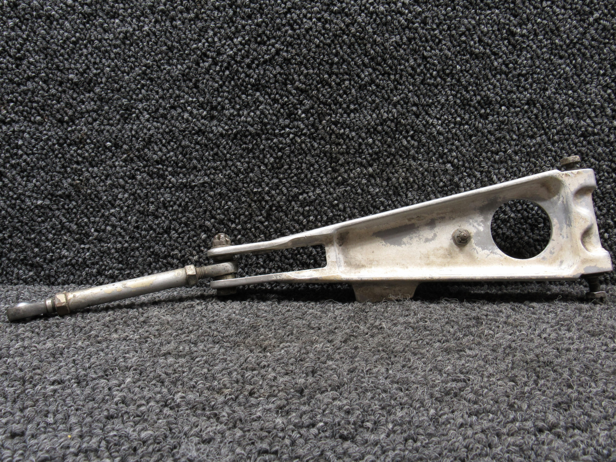 pipiページ 46933-000 Piper PA31P Nose Gear Idler Link w Rod