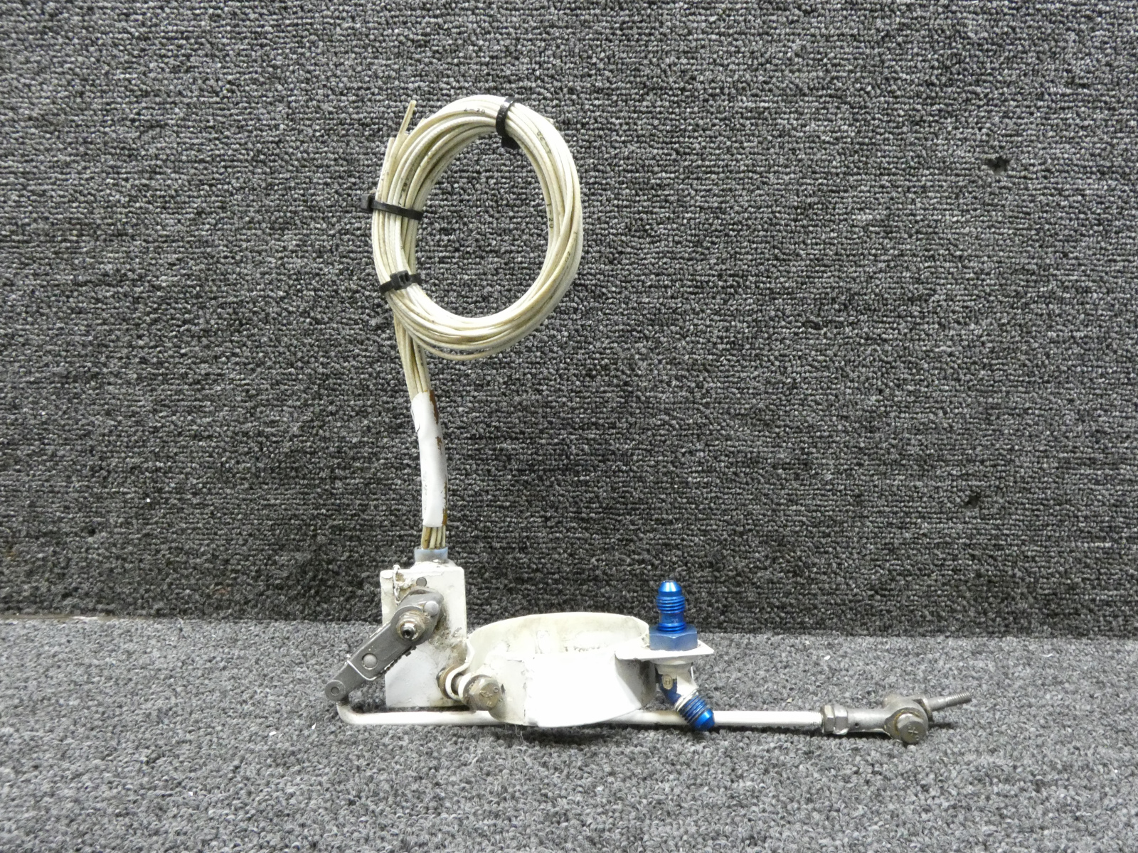 60-369000-159, 60-810047 Beechcraft 58P Main Gear Switch and Rod
