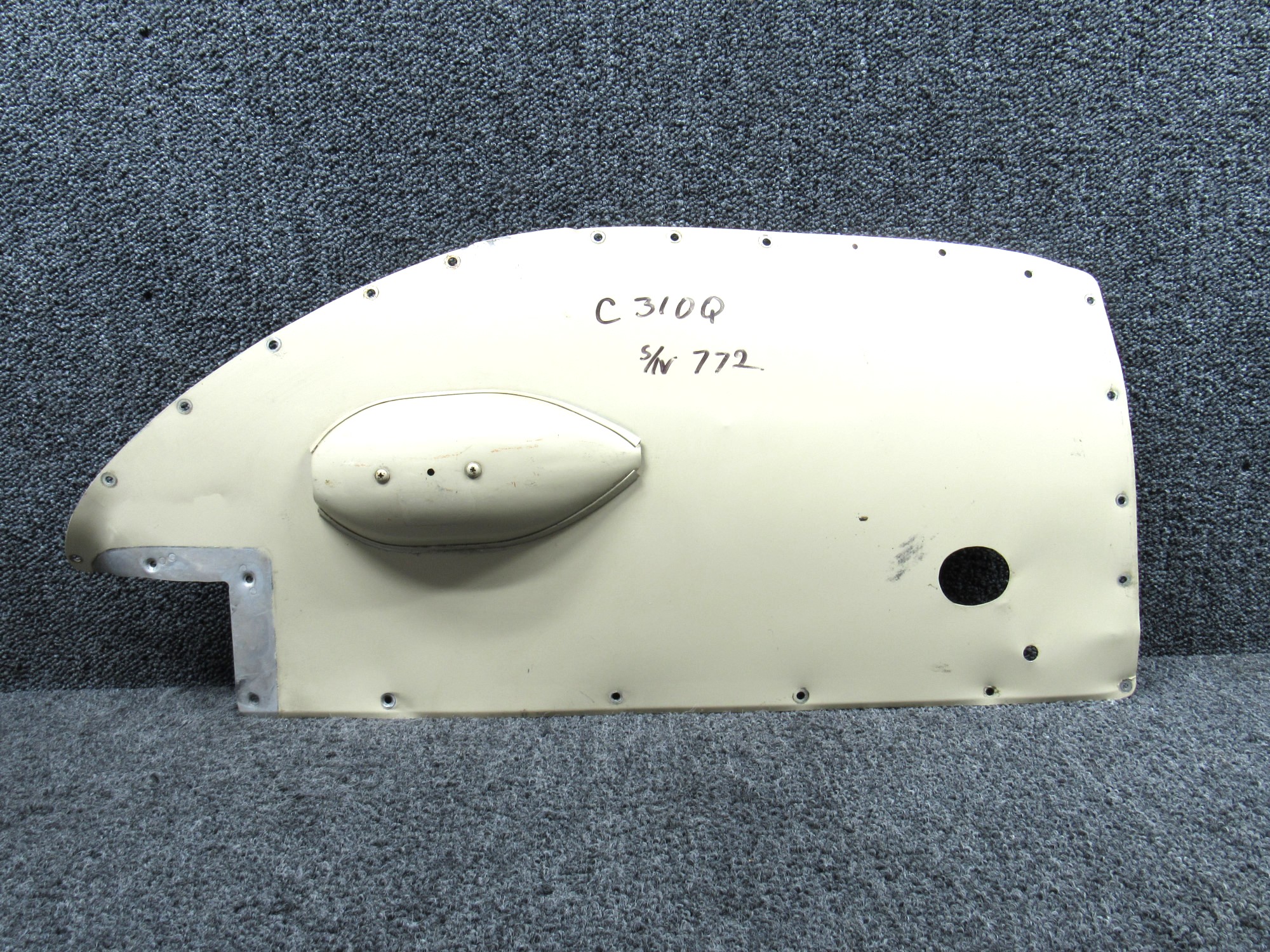 0823413-31 Cessna 310Q Lower Wing Tip Fuel Fairing Assembly LH For