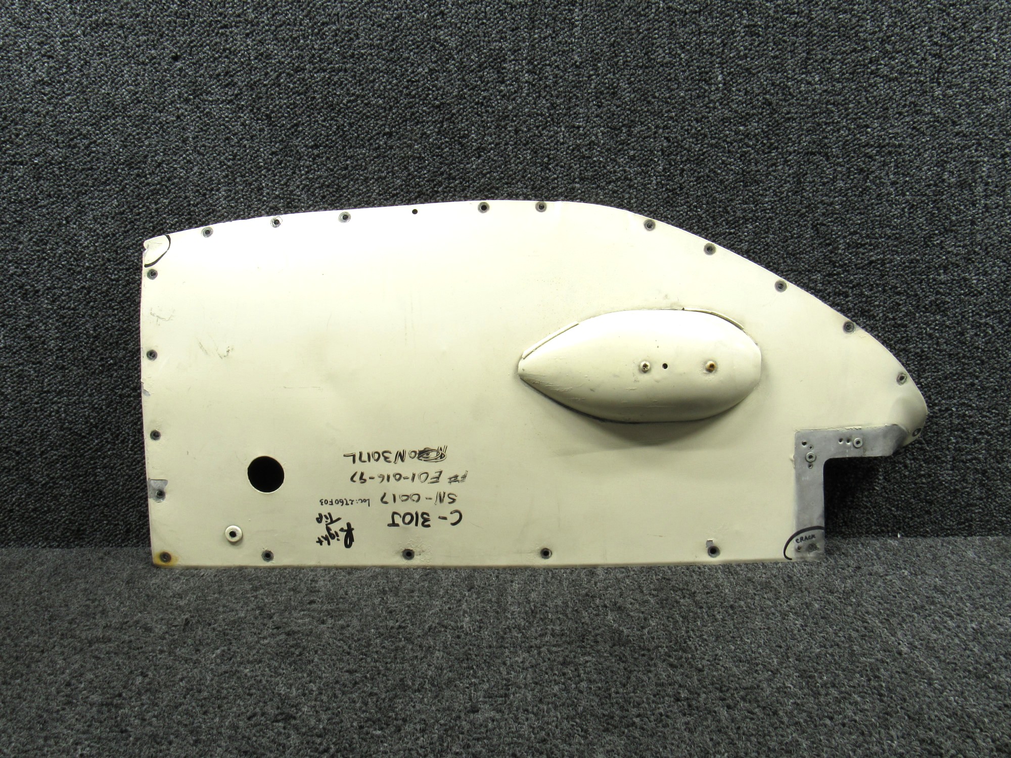 0823413-32 Cessna 310J Lower Wing Tip Fuel Fairing Assembly RH For