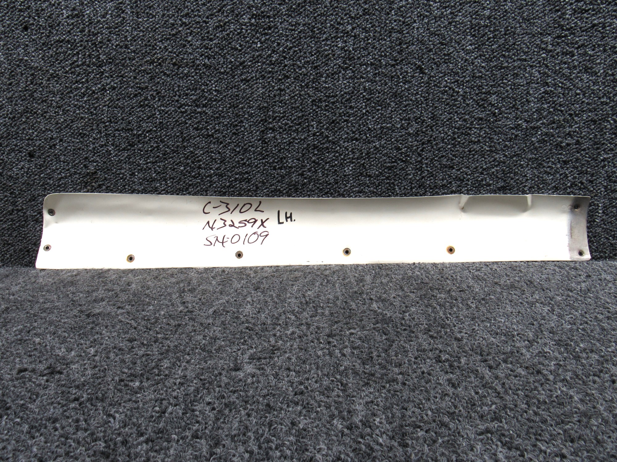ハル95ページ 5023000-5 Cessna Wing Tip Upper Fairing LH For Sale