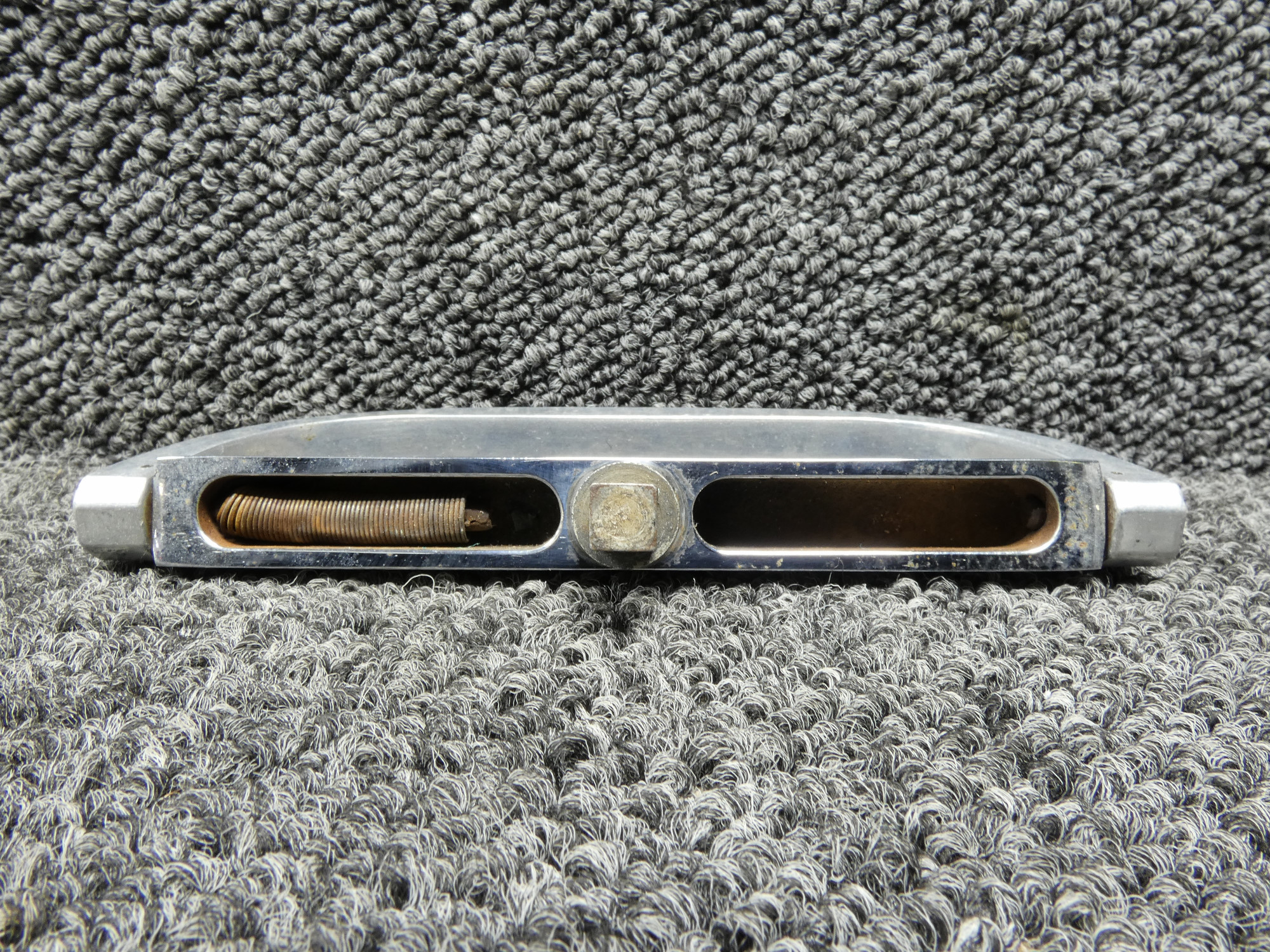 @aill0117ページ AV0477 Cessna 401 Cabin Door Interior Handle Assembly For Sale