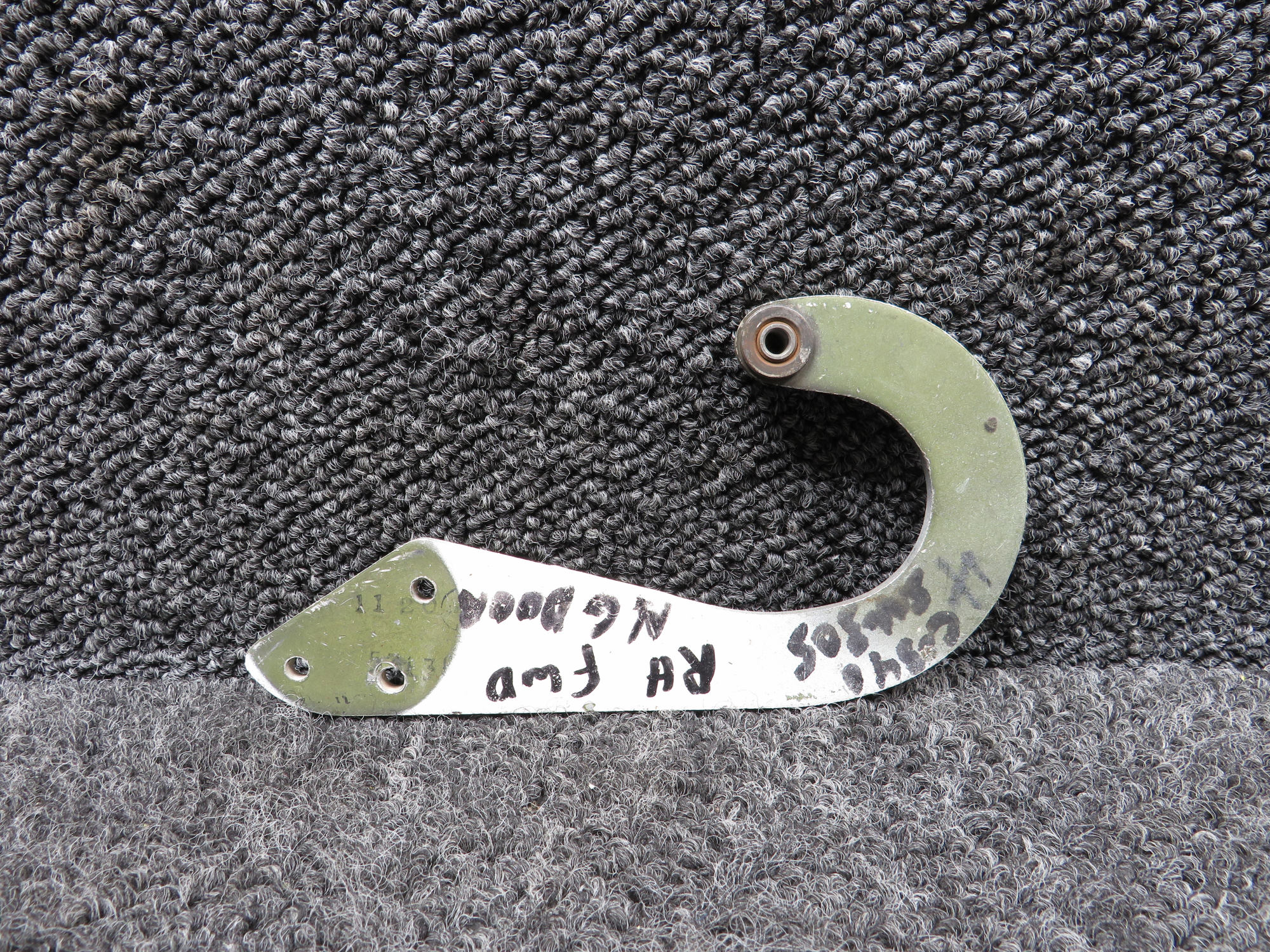 ジジ 5313070-6 Cessna 340 Forward Nose Gear Door Hinge For Sale