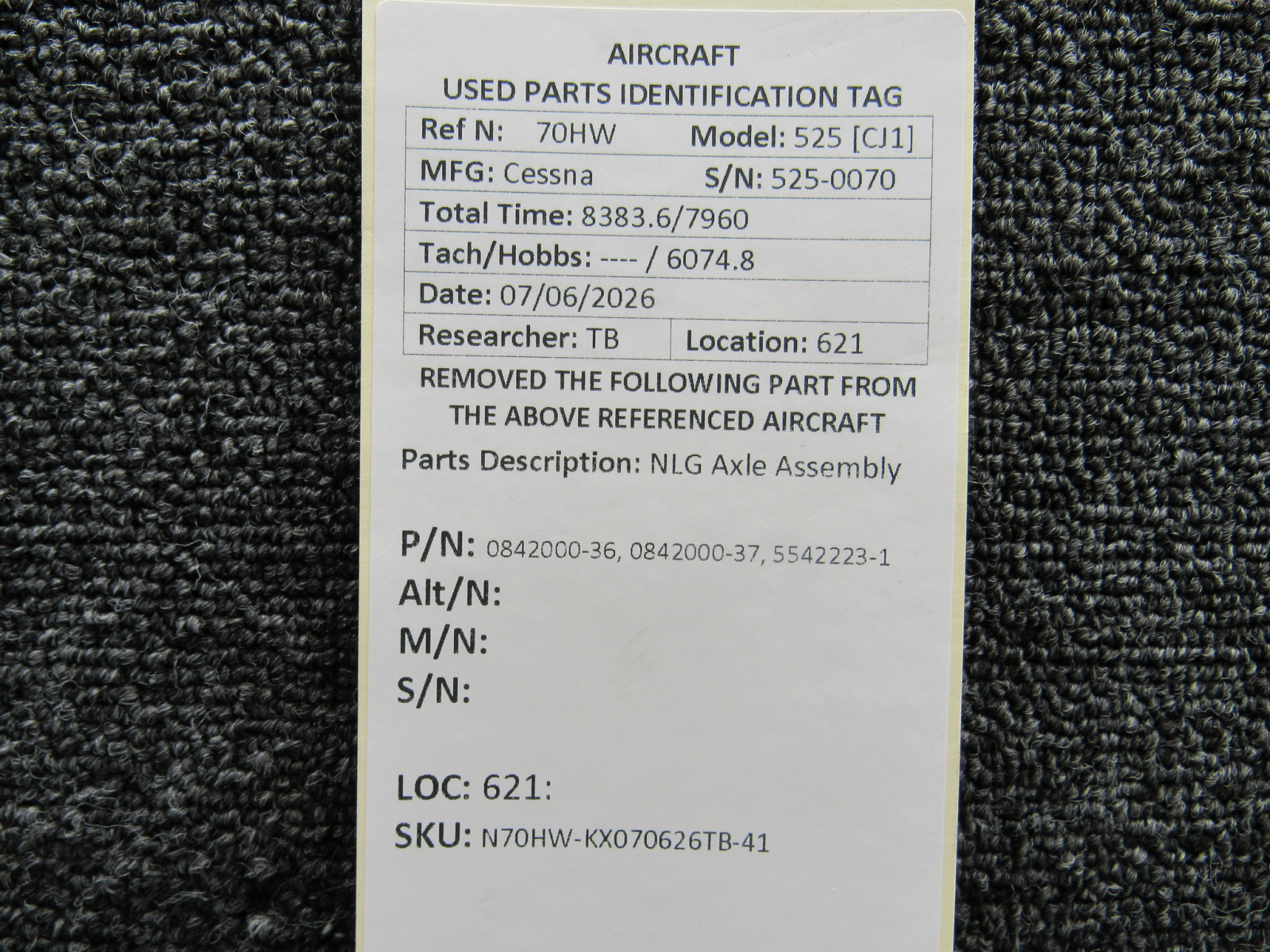 0842000-36, 0842000-37, 5542223-1 Cessna 525 Citation CJ1 NLG Axle