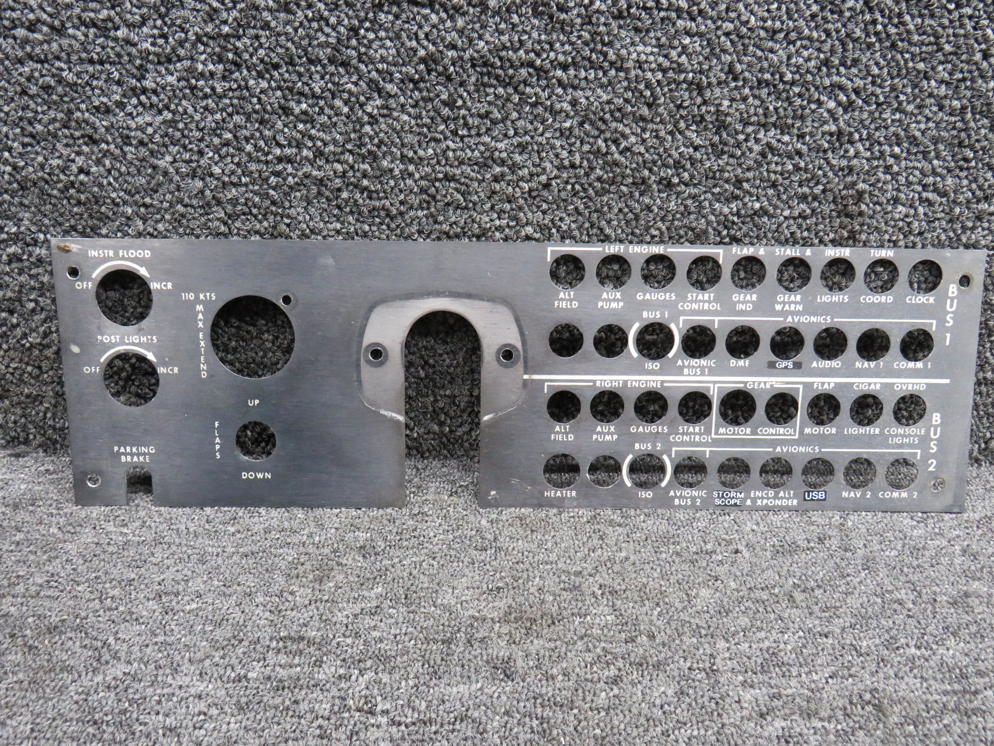 (´・ω・`)ページ 105-320012-7 Beechcraft 76 RH Instrument Panel Cover
