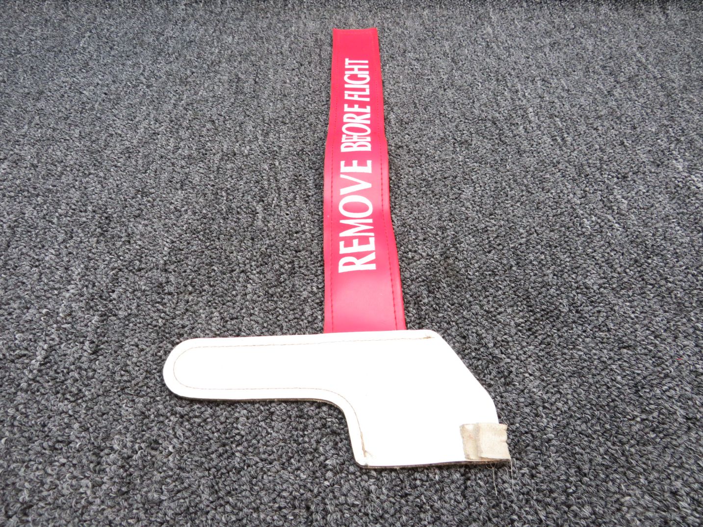 正真正銘１９７８年・REMOVE BEFORE FLIGHT ピン Amazon.co.jp: ノーブランド品 キーホルダー フラッグ