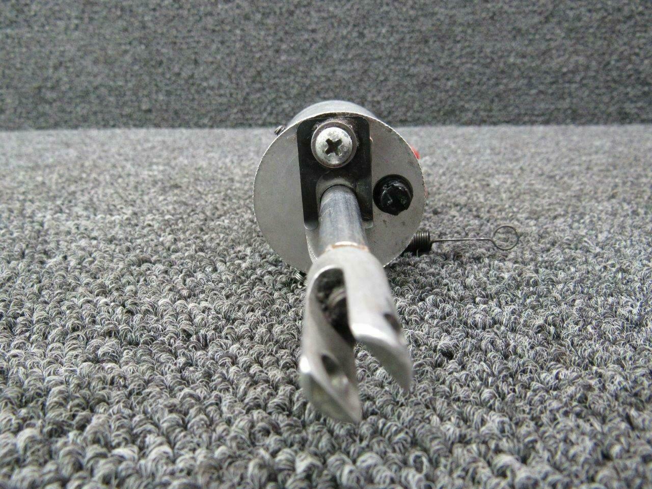 054113820 Cessna 150E Brake Master Cylinder Assembly