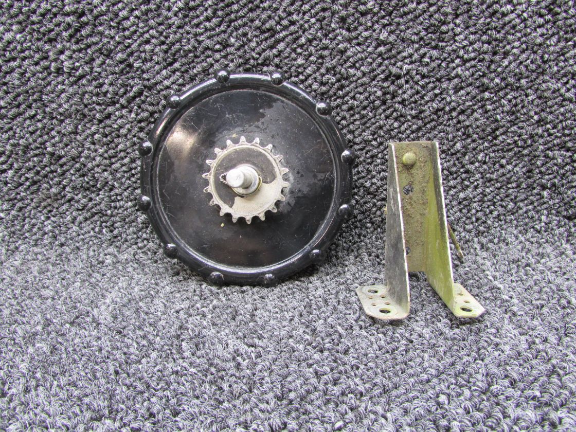 MAJESTAです 1713269-1 Cessna 182RG Rudder Trim Wheel Assembly with