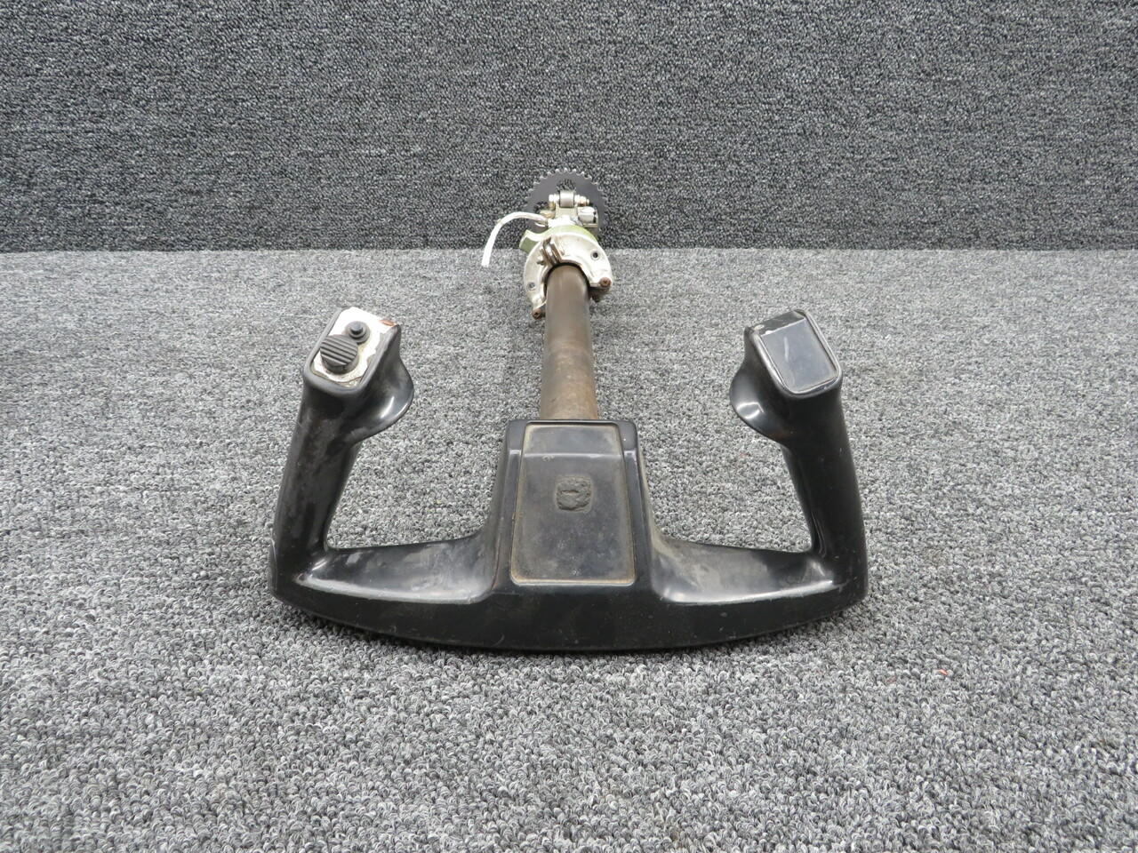 9910392-3 / 5115261-12 (WEU: 5115261-17) Cessna 402C Control Wheel 