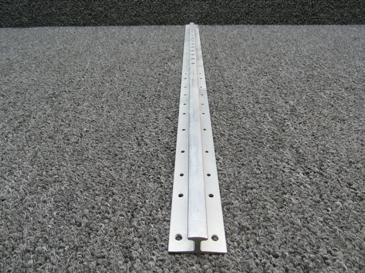 07106582 Cessna 182P Seat Rail Assembly