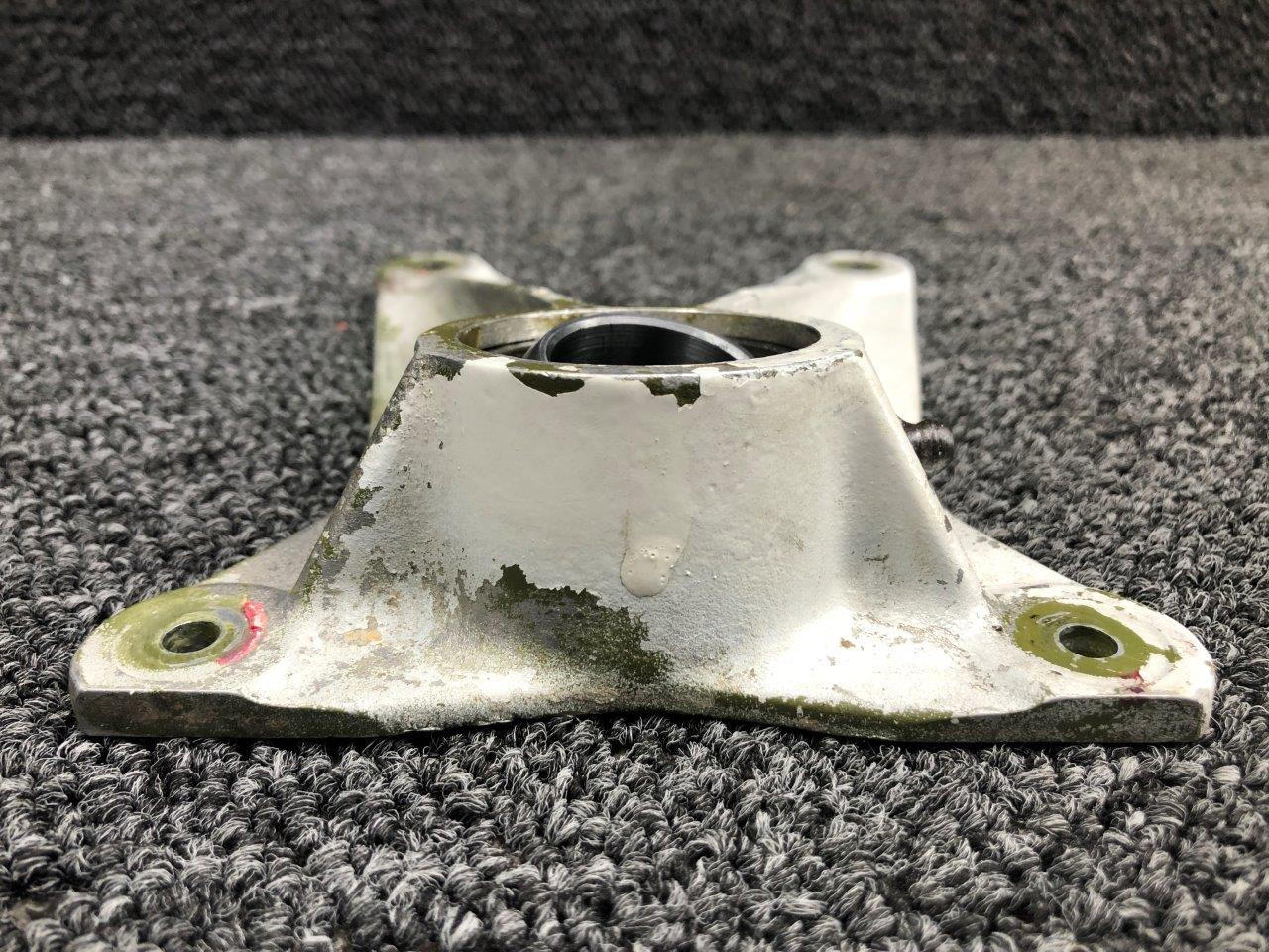 67042012 (CASTING 67043) Piper PA28R200 Trunnion Fitting Assembly