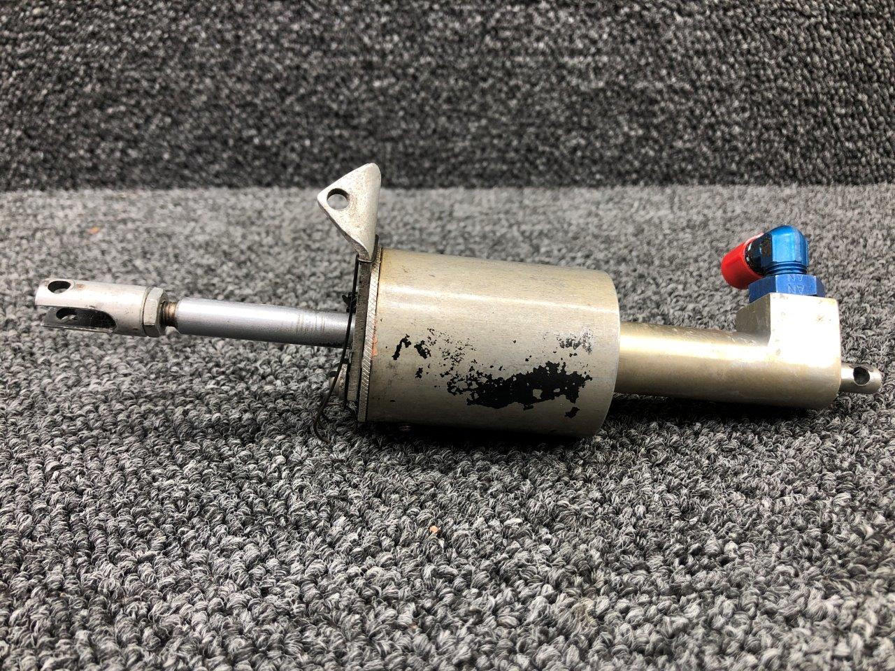 054113818 Cessna 172 Master Brake Cylinder Assembly RH