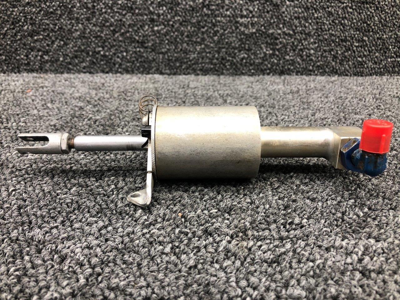 054113818 Cessna 172 Master Brake Cylinder Assembly RH