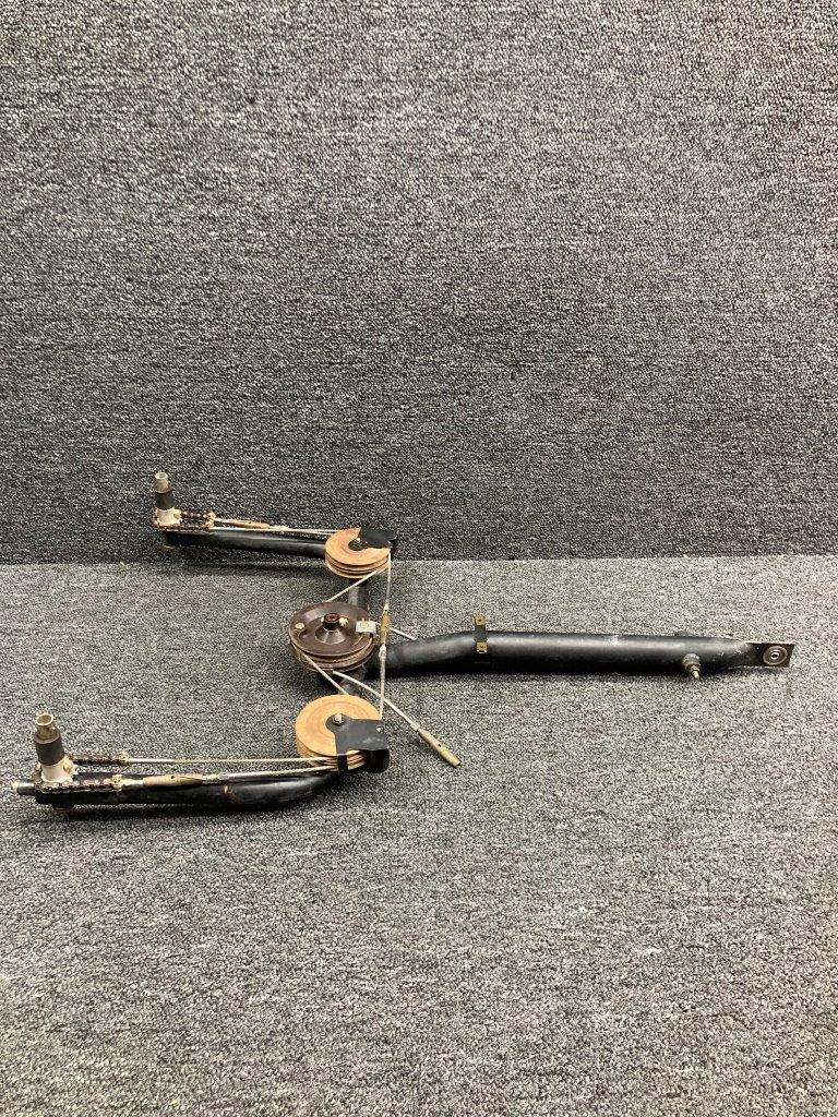 0560006-6 Cessna 172L Control Yoke Assembly W/ Pulleys & Cable