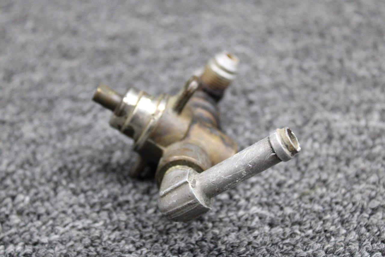 04118032 (USE 98510782) Cessna 150 Fuel Selector Valve Assy W/O