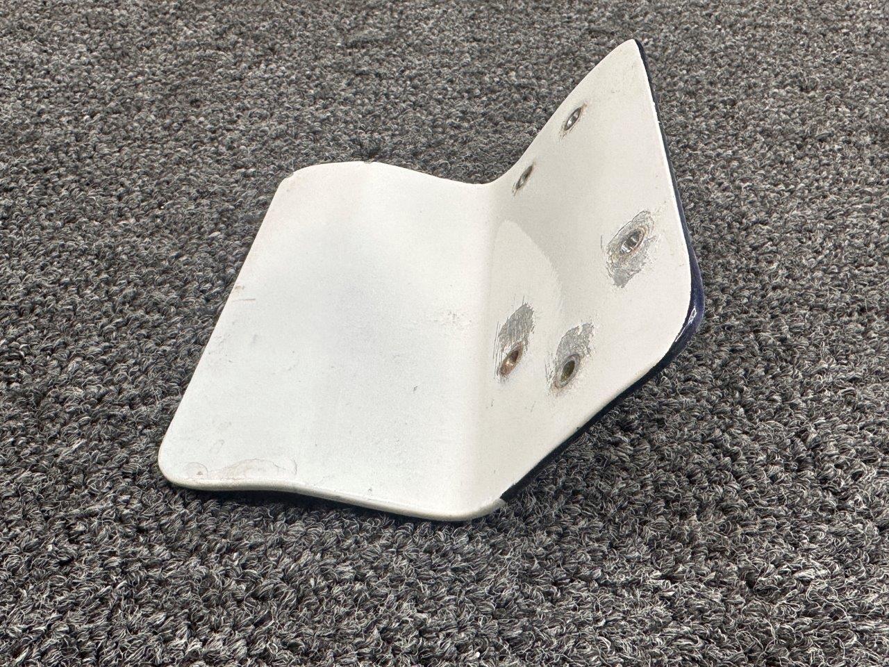 0701126-2 Cessna 182S Refueling Step RH