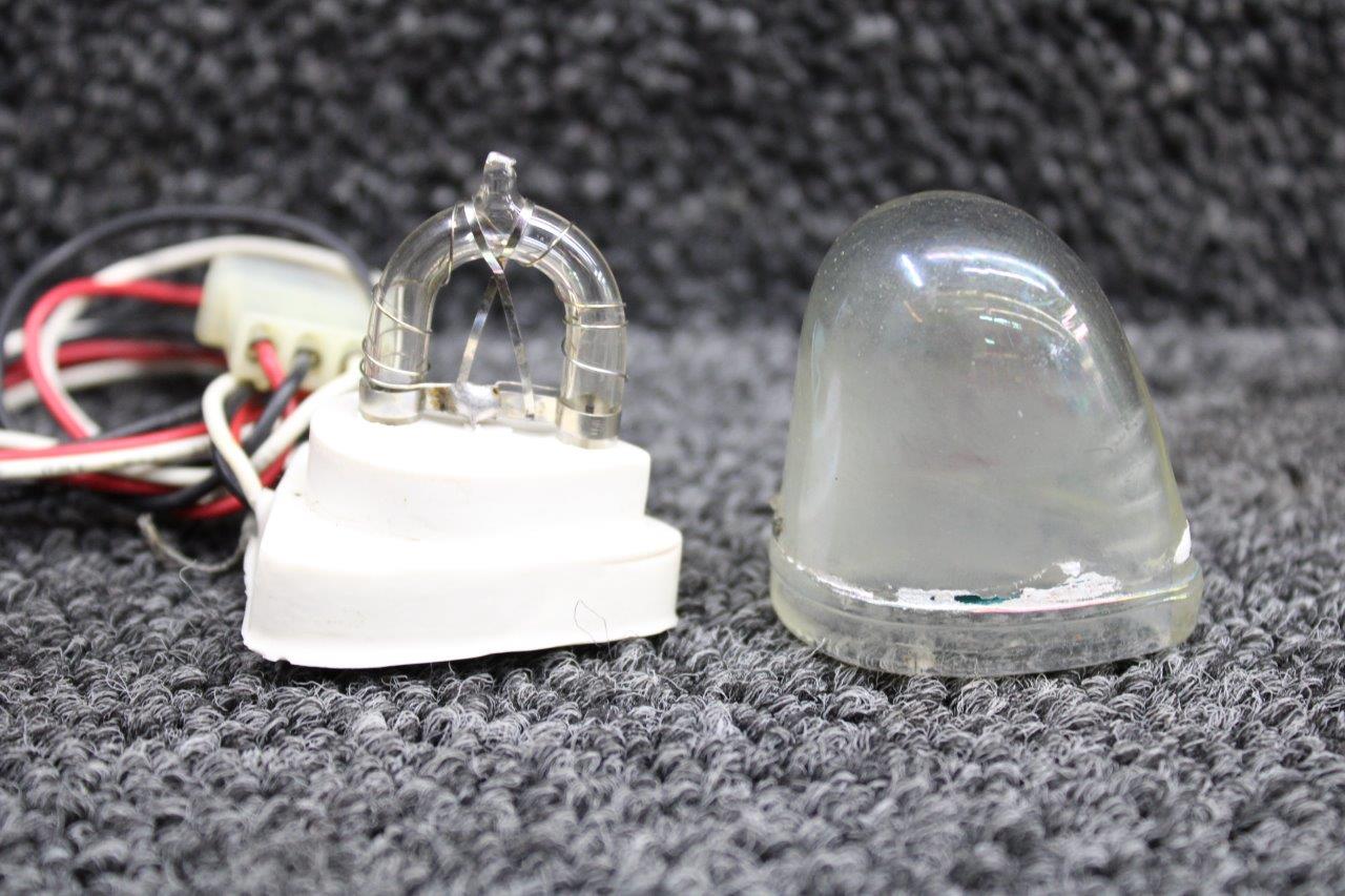 C6220060107 Cessna 182Q Wing Strobe Light Assy with Lens