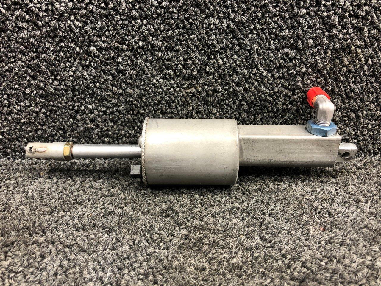 054113822 (Use 98820101) Cessna 172K LH or RH Master Brake Cylinder