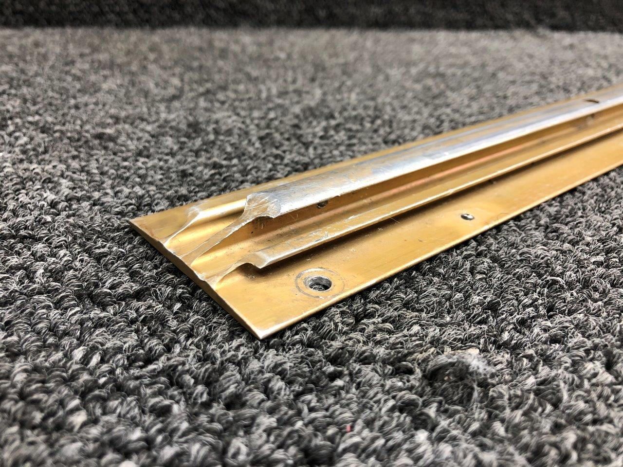 05112405 Cessna 172K RH Outboard Seat Rail