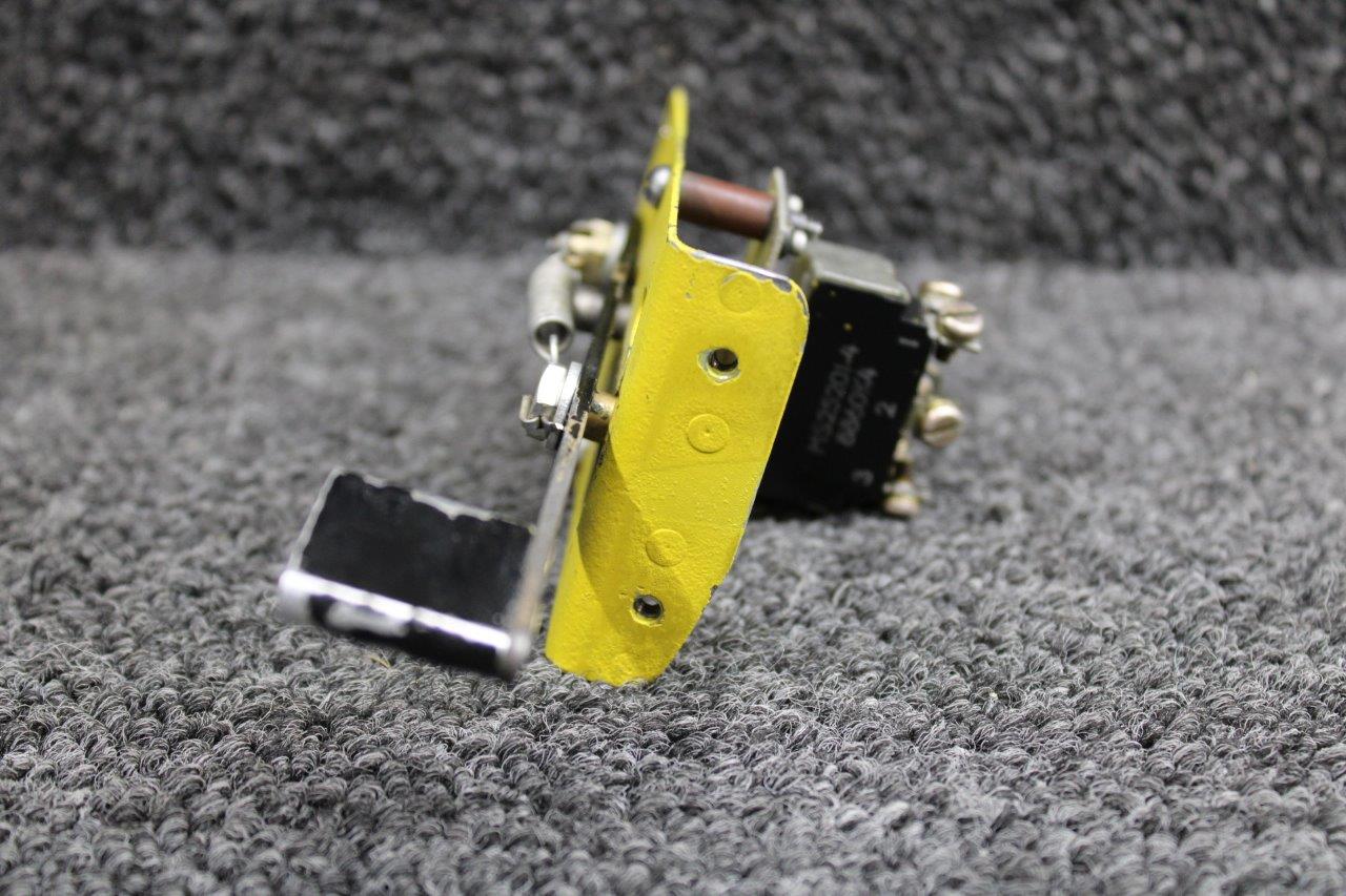 96-324055-99, 96-324055-7, MS25201-4 Beechcraft 95-C55 Flap Switch, Bracket