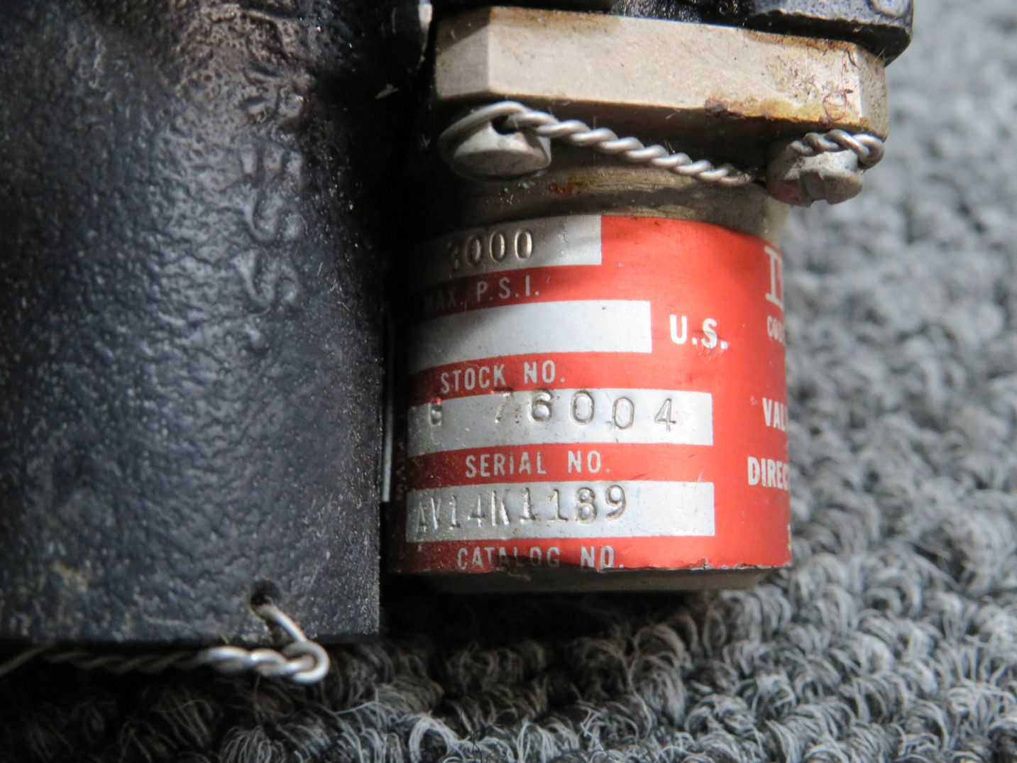AV14K1189 ITT Three Position Hydraulic Directional Control Valve ...