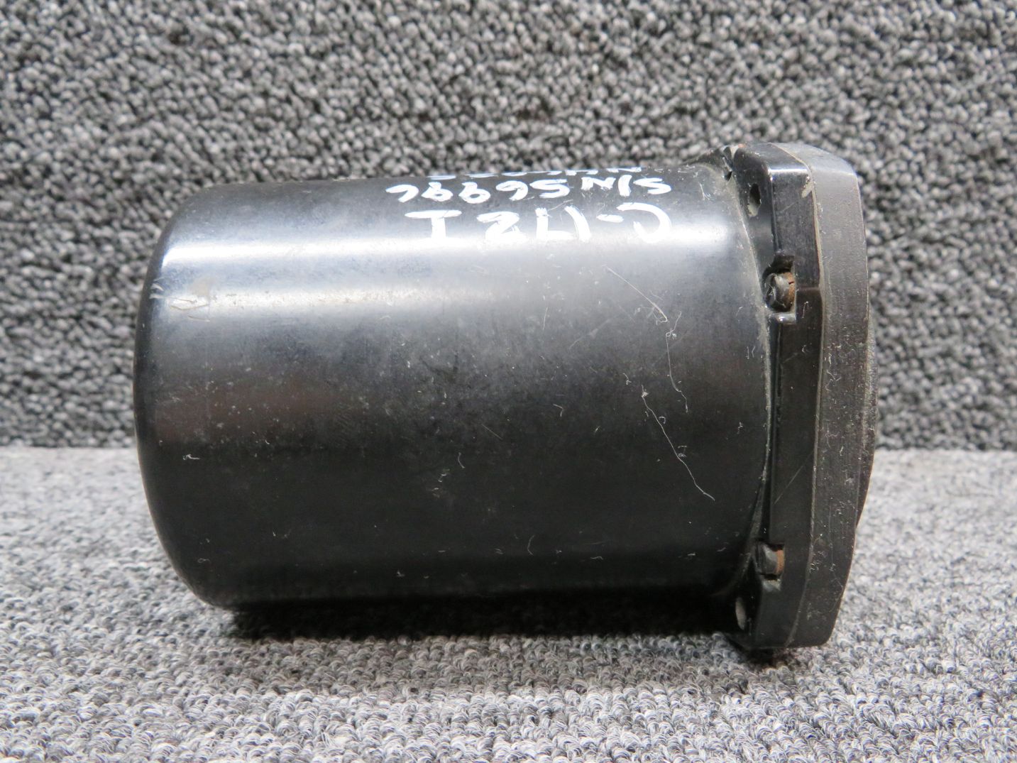 S1392-N2 Karnish Discolored Face Aircraft Vertical Speed Indicator
