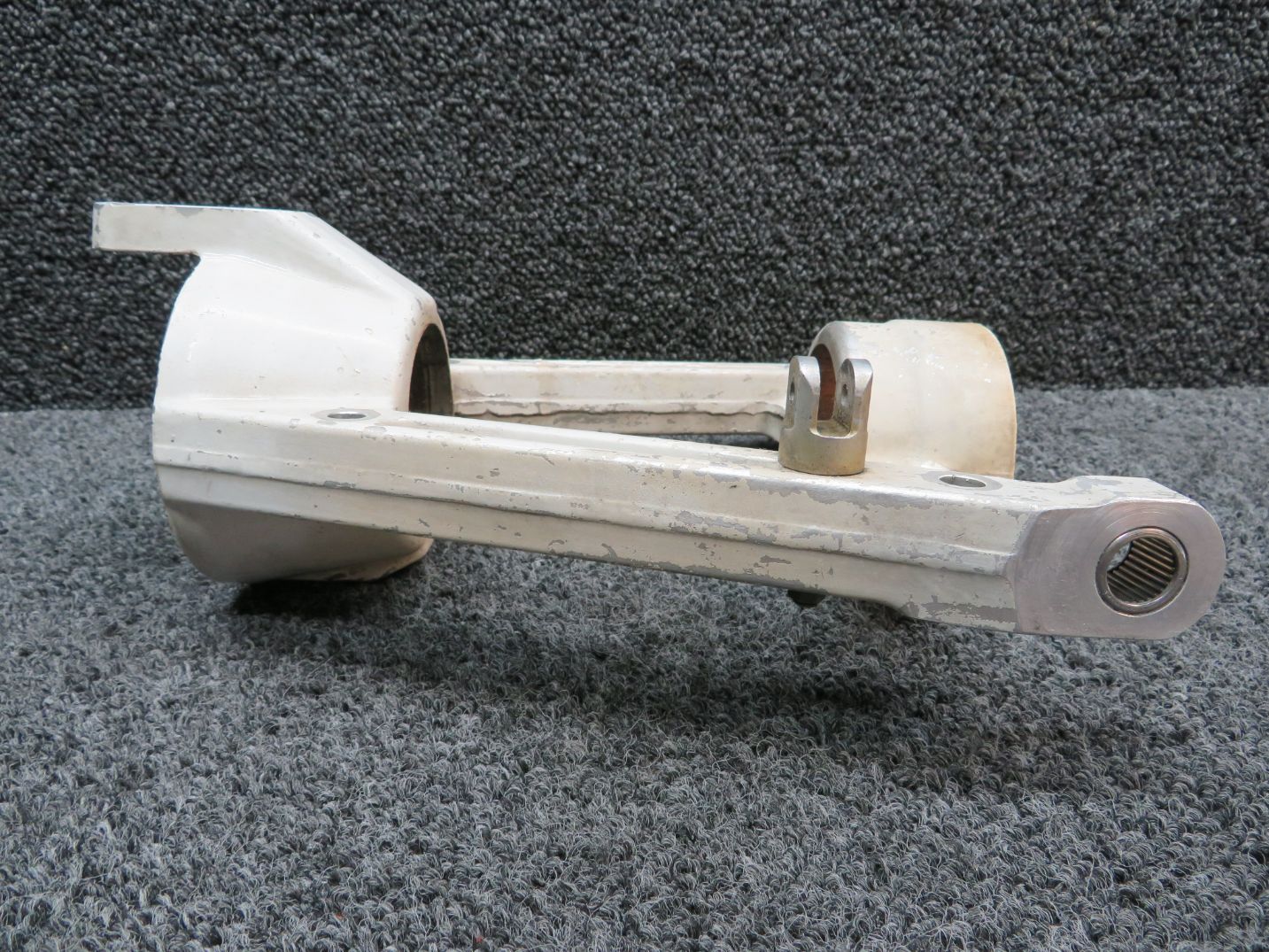 2443007-1 Cessna 172RG Nose Gear Trunnion Assembly For Sale