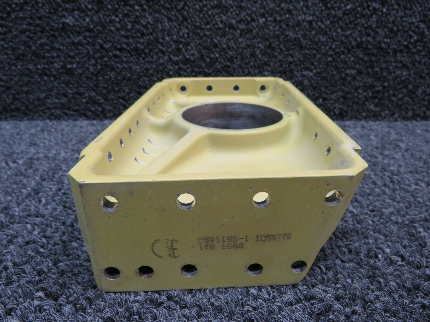 0541196-1 Cessna 172R Main Gear Outboard Support Left Hand
