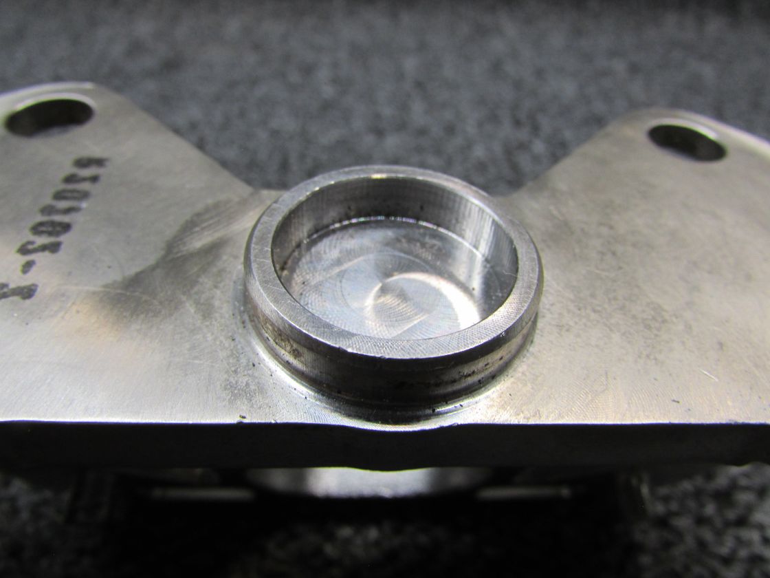 13636-96006-01 Pratt and Whitney Barry Controls Engine Mount