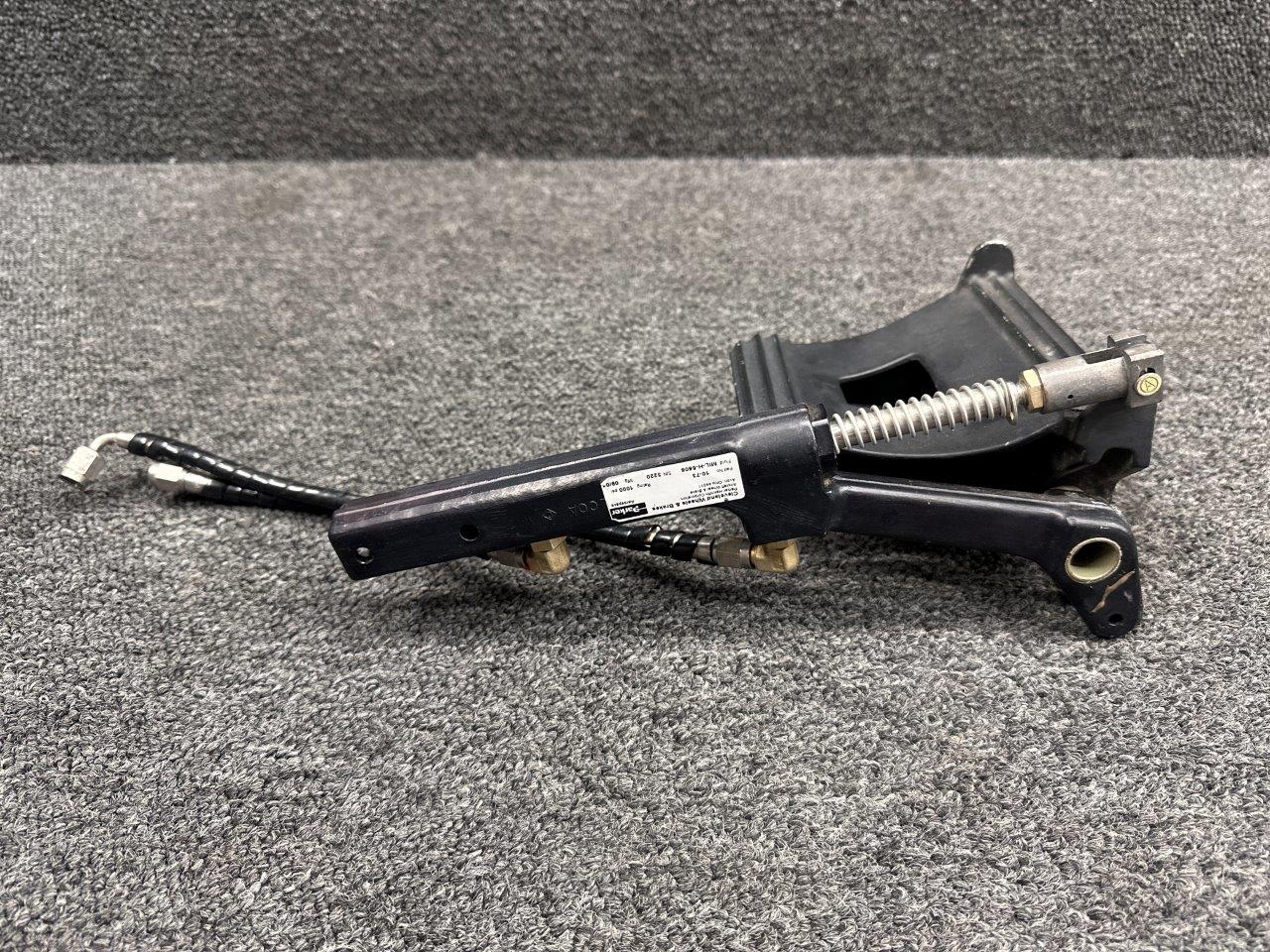 82853002 Piper PA46500TP Rudder Pedal Has Cleveland Master Cylinder