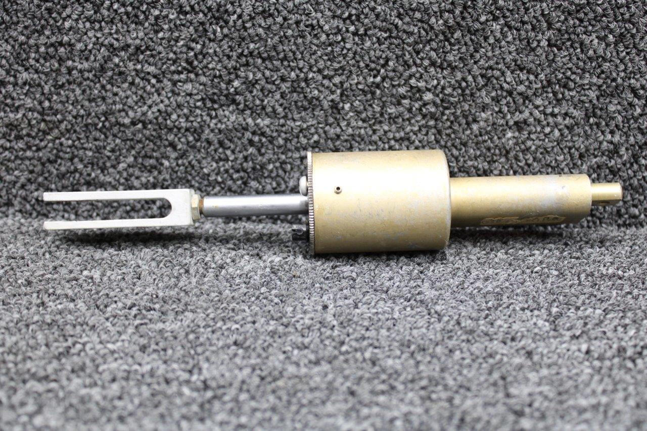 054113821 Cessna T337G Master Brake Cylinder Assembly For Sale