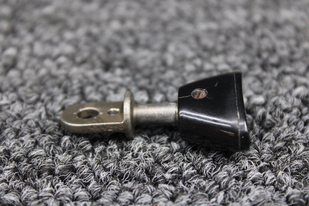 84083-002 (Use PN: 571-224) Piper PA46-350P Fuel Selector Cable Knob