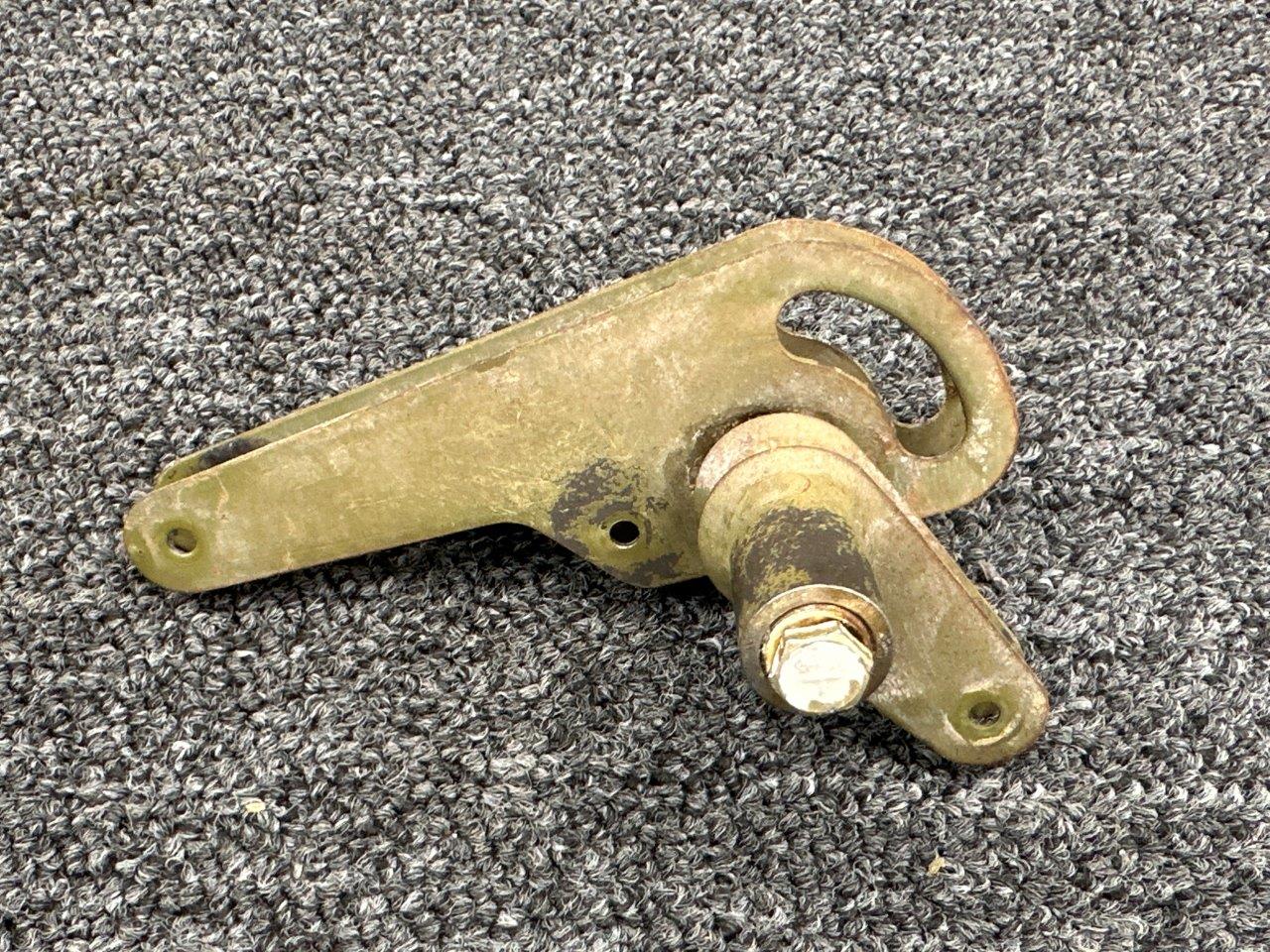 らんページ 0760705-1 (Use: 0760705-5) Cessna R182 Aileron Bellcrank Assembly