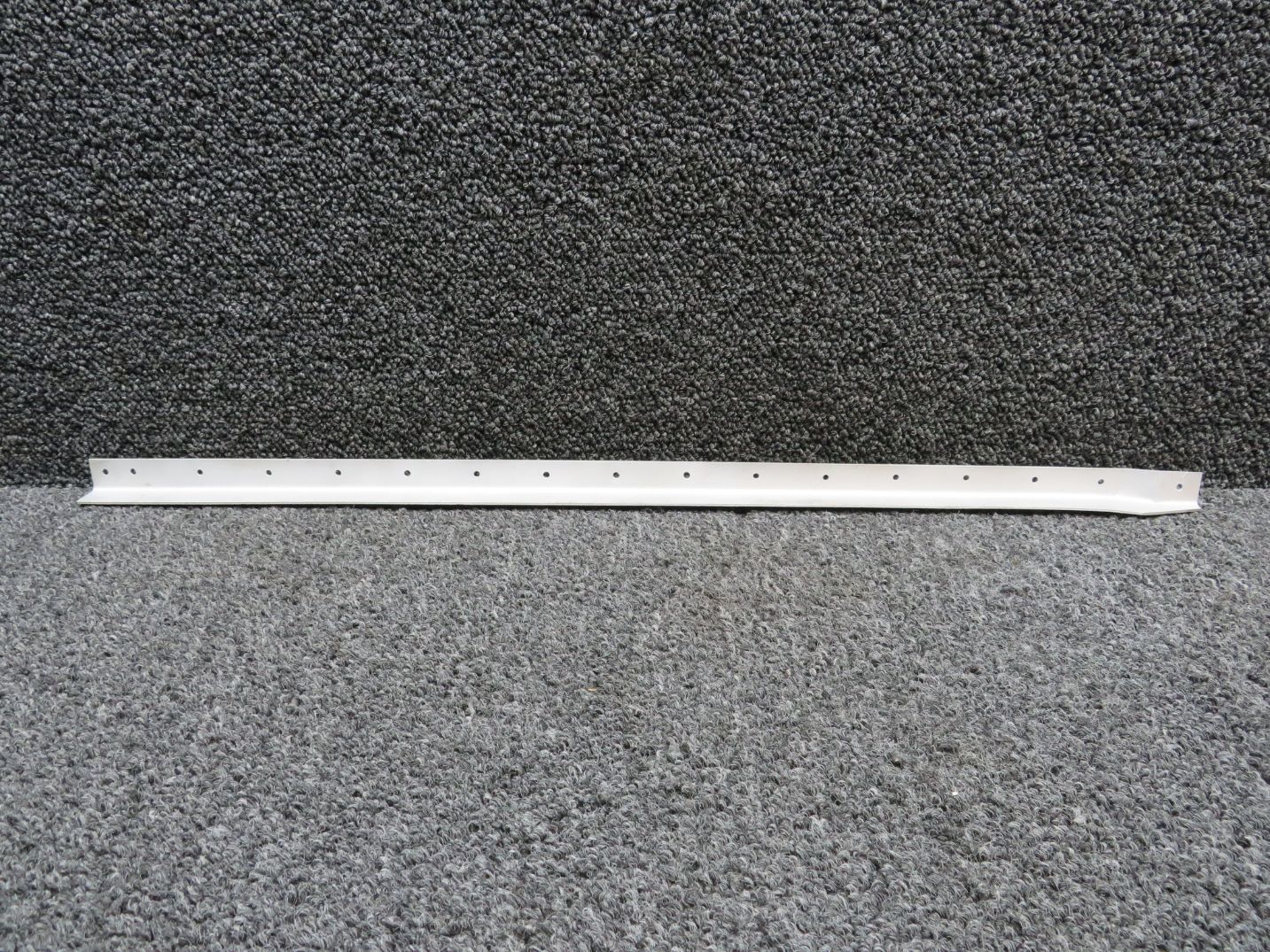 reiページ 0512001-7 Cessna 172 Left Hand Tailcone Bead Blasted Reinforcement