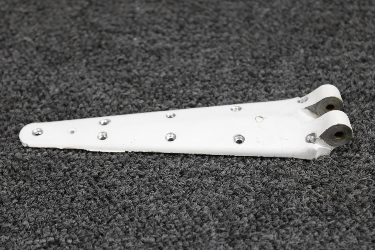 フジモンページ 5011285-1 (Use PN: 5011285-5) Cessna 401A Cargo Door Hinge Half