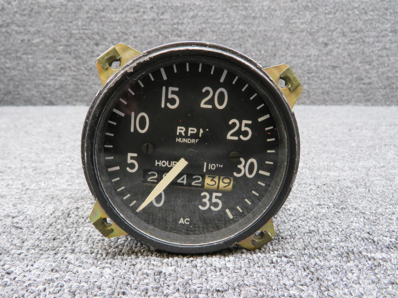 RT-11 AC Recording Tachometer Indicator Gauge (Hours: 2942.39