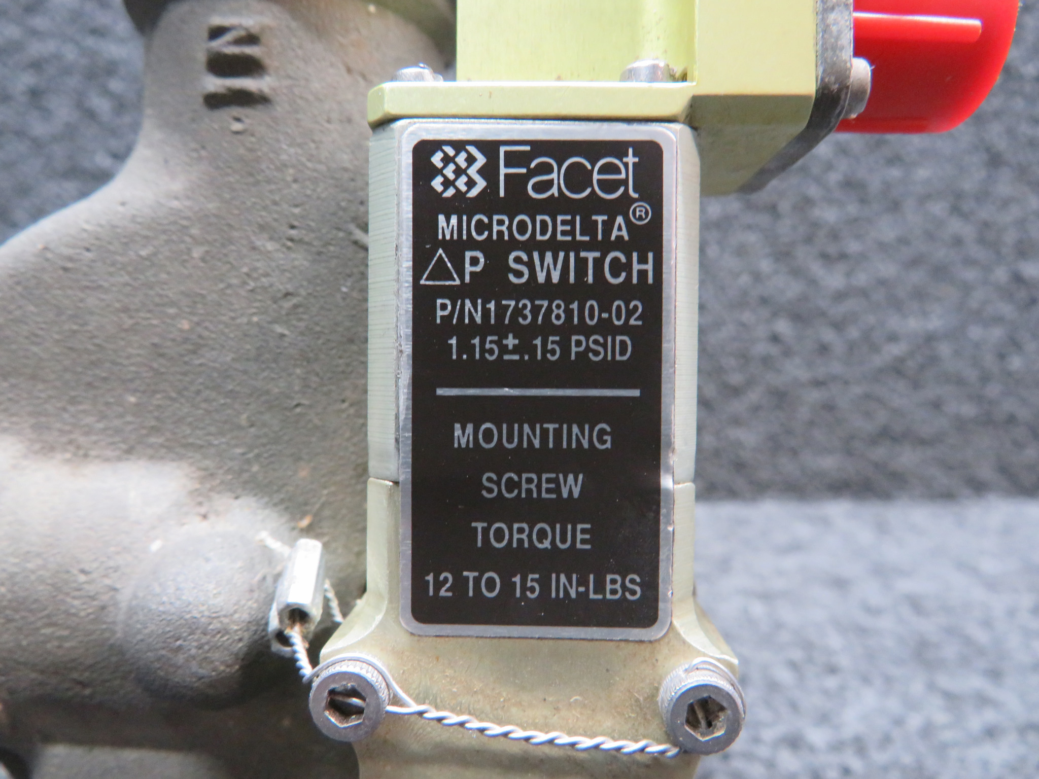 1737760-12 (Alt: 6600488-1) Learjet 25XR Facet Fuel Filter- Has