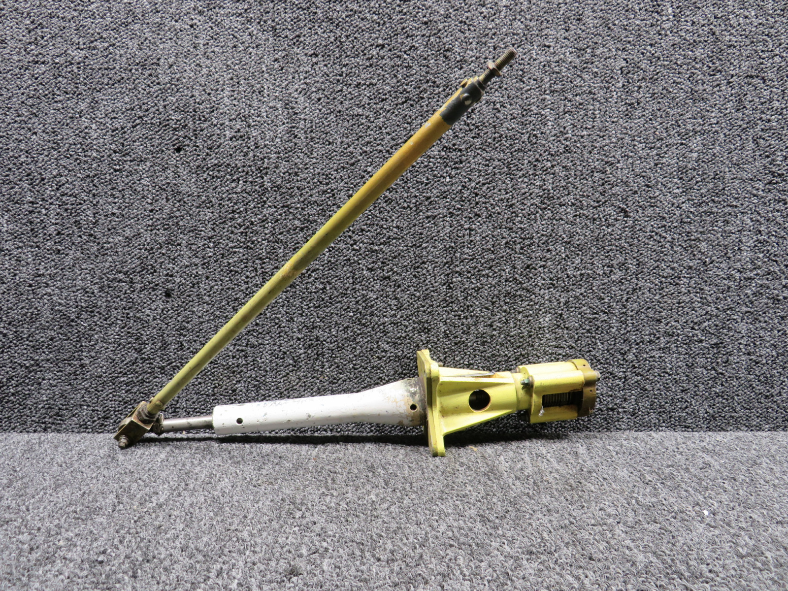 101-524079-3 Beechcraft Trim Actuator Rudder Has Rod Assembly