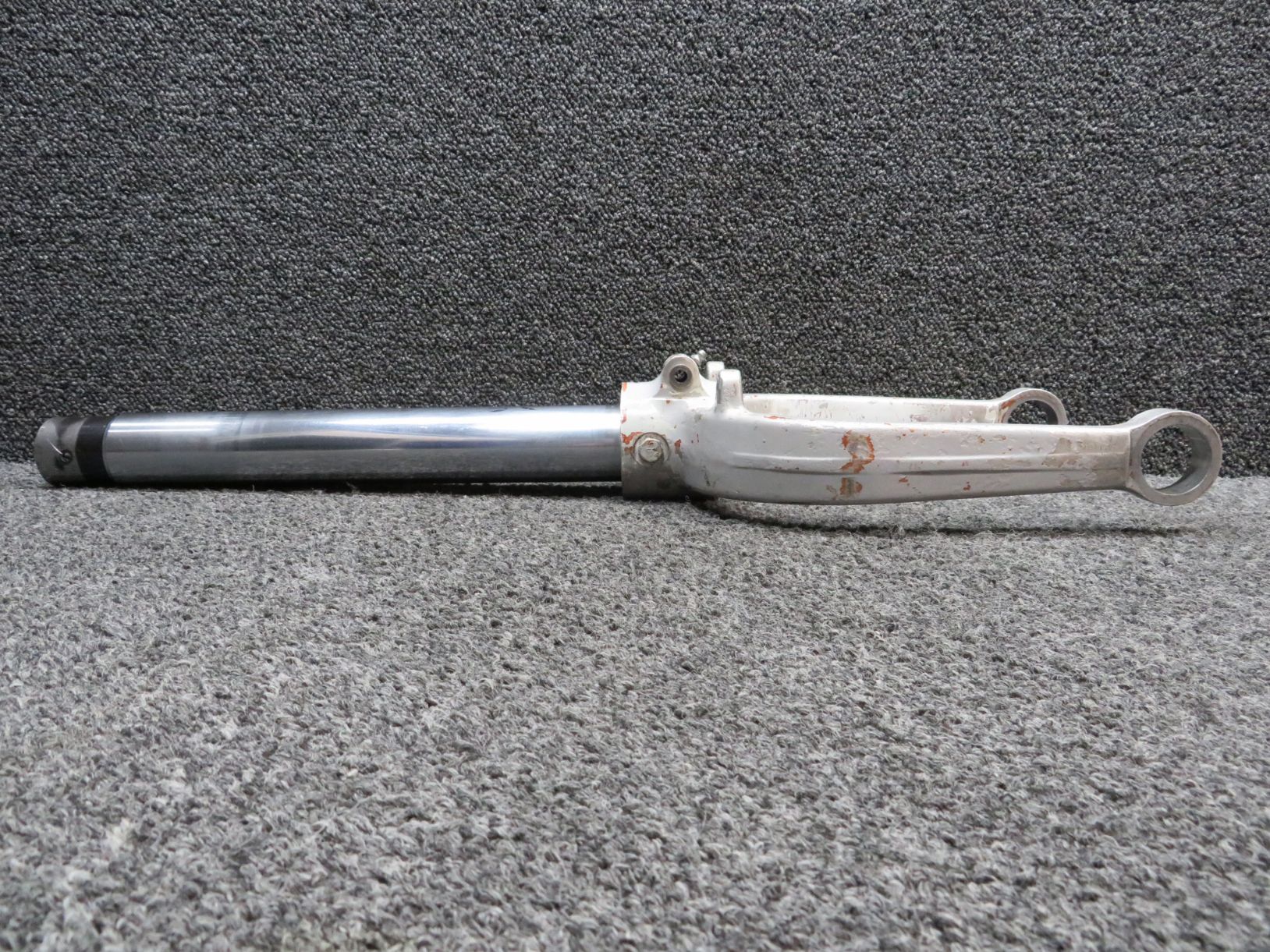 乾式用　スイベル 45333-003 Piper PA31-350 Nose Gear Fork Assembly | BAS Part