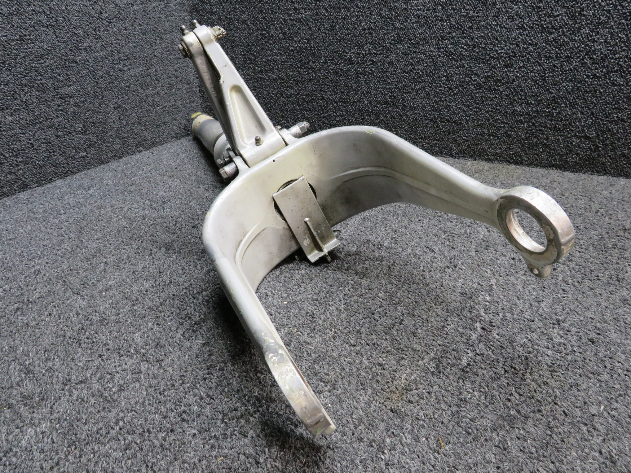 5842000-214, 5842000-6 Cessna 402 Nose Gear Strut Assembly with