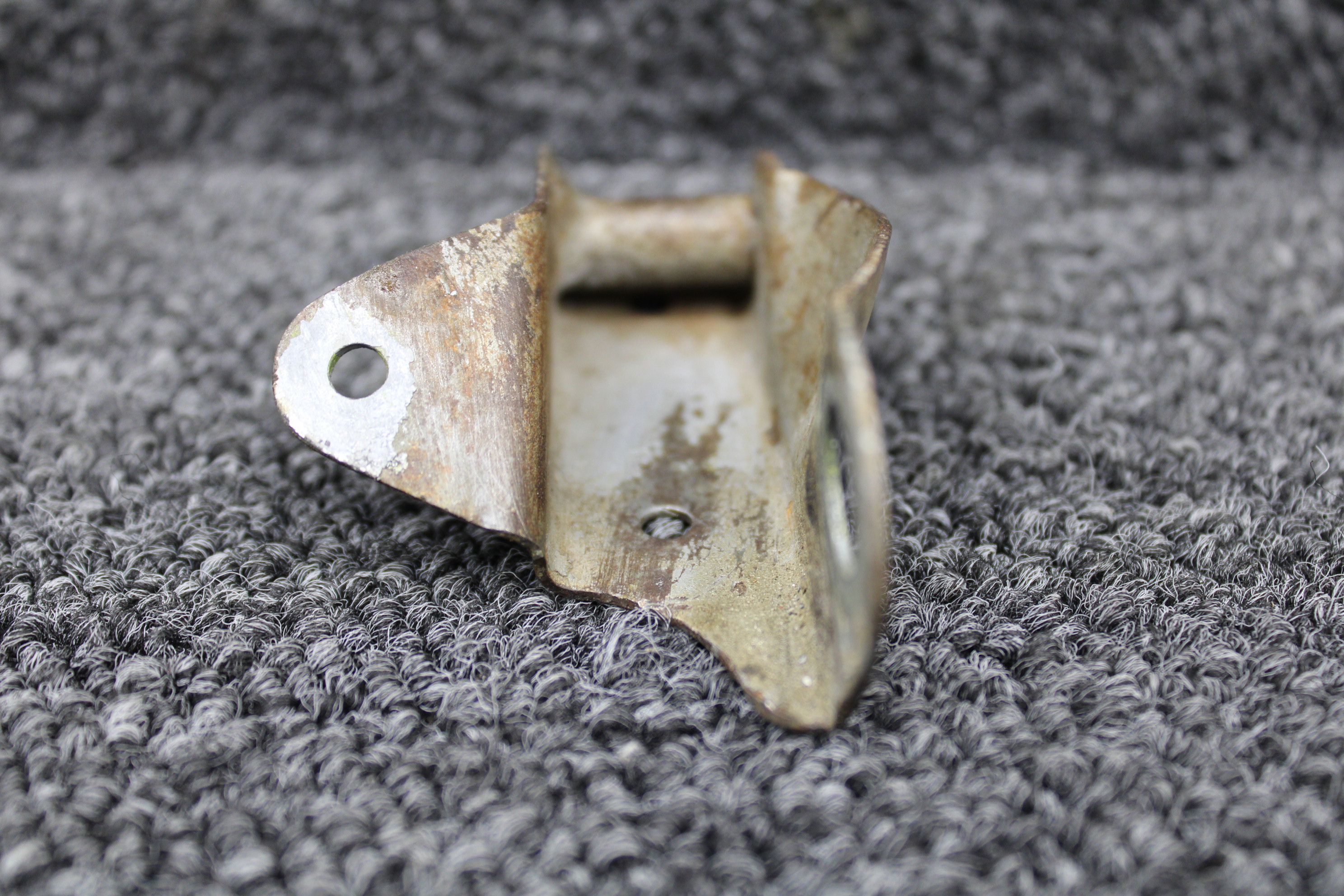21068-001 (Use: 24842-001) Piper PA24 Main Gear Door Bracket Right