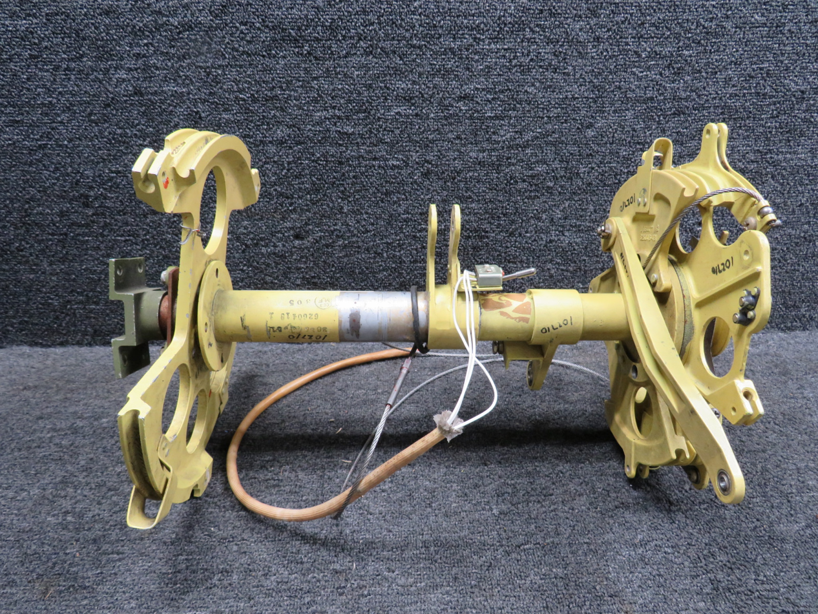 6260413-3 Cessna 650 Aileron Crossover Quadrant Unit