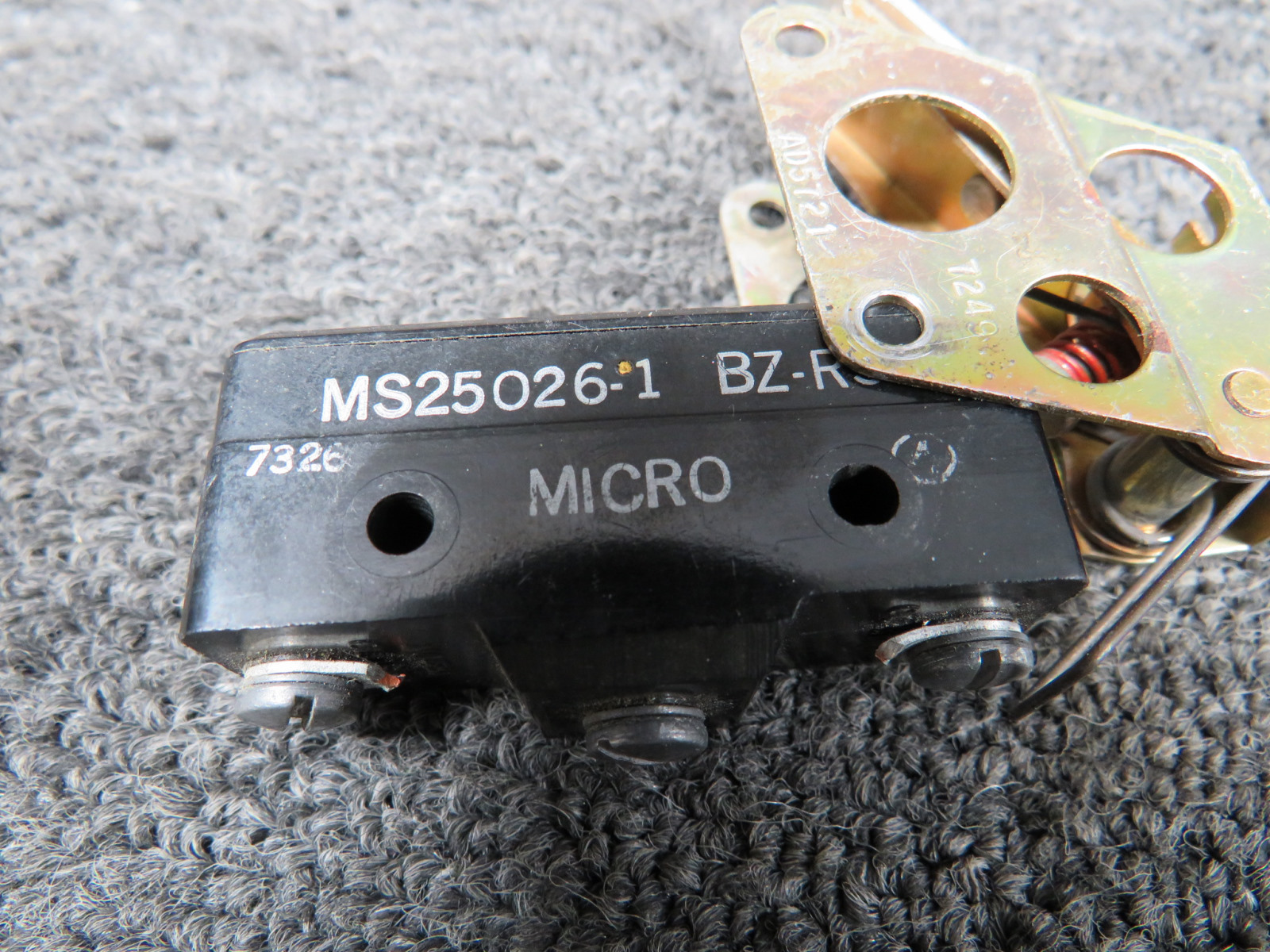 MS25026-1 Mirco Limit Switch Assembly (Missing Nut)