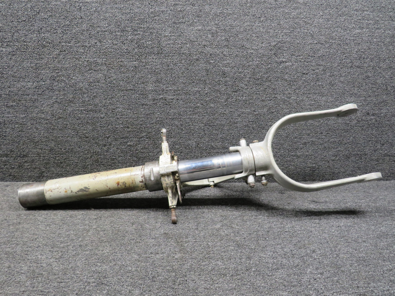 0442504-10 Cessna 150 Nose Landing Gear Shock Strut Assembly with Links